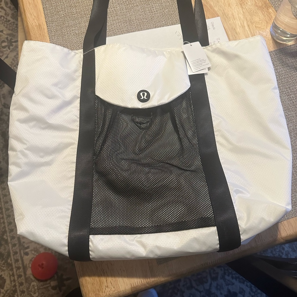Lululemon tote